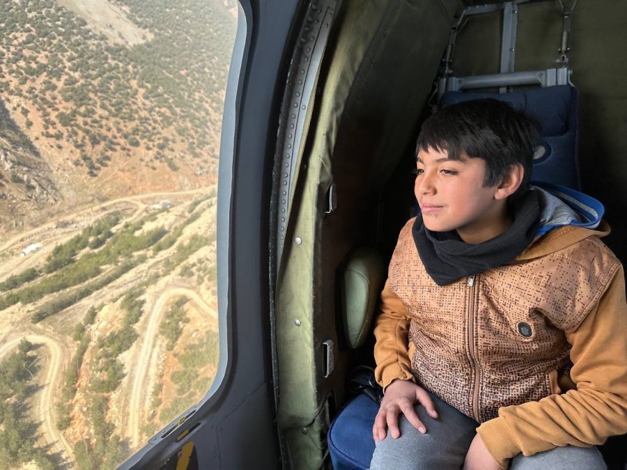 Bakan Kurum, Depremzede Çocukların Helikoptere Binme İsteğini Yerine Getirdi