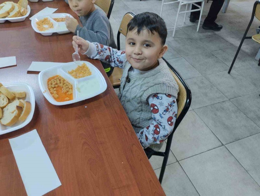 Eskişehirli Minikler İçin Okul Öncesi Ücretsiz Yemek Uygulaması Hayata Geçirildi