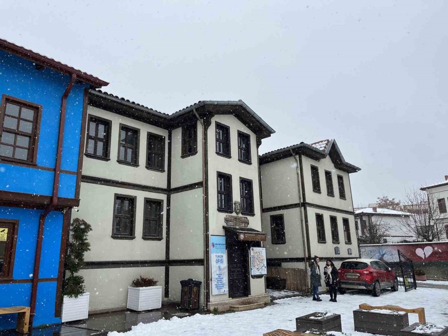 Odunpazarı Belediyesi’nden Kiraladığı Binayı Alabilmek İçin 5 Yıldır Mücadele Ediyor