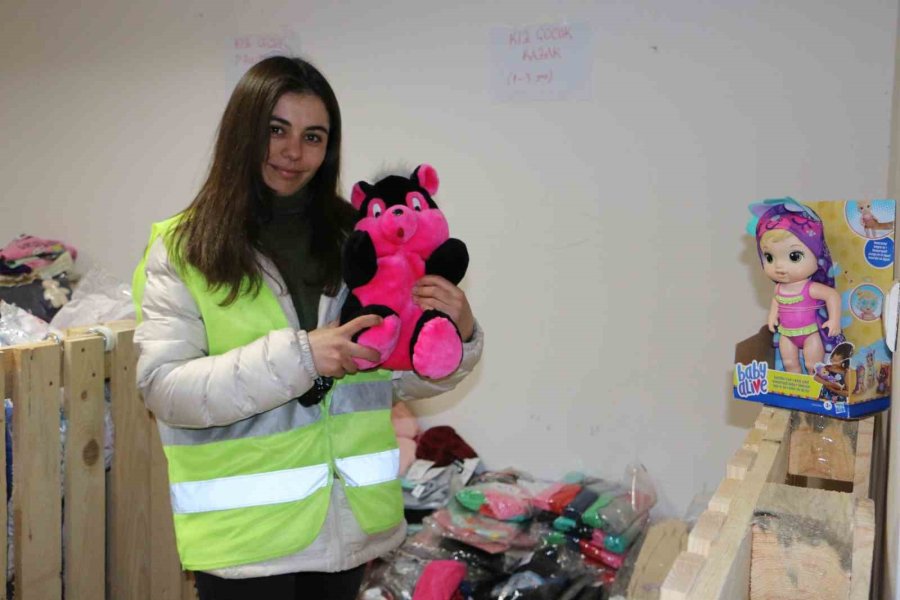 Diyarbakır’a Yurtiçi İle Yurt Dışından 215 Tır Ve Kamyonet Yardım Ulaştırıldı