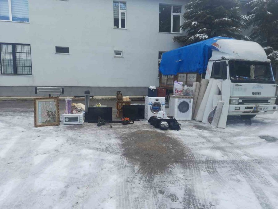 Hırsızlar Suçüstü Yakalandı