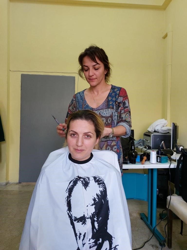 Kemer Belediyesi’nden Depremzedelere Ücretsiz Saç Tıraşı Hizmeti