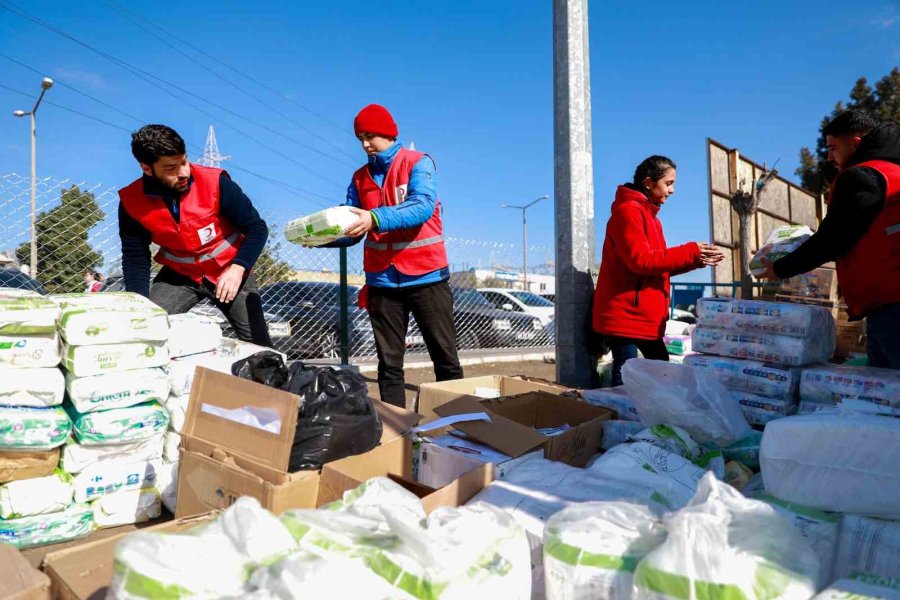 Kızılay’ın Afet Bölgelerindeki Yardım Çalışmaları Devam Ediyor
