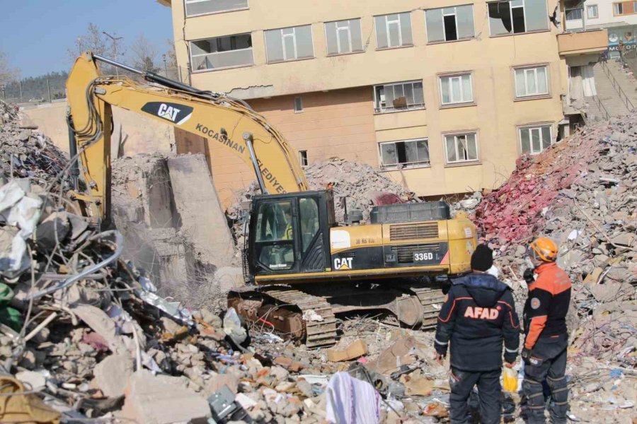 Başkan Çolakbayrakdar: "her Şartta Depremzede Kardeşlerimizin Yanındayız"