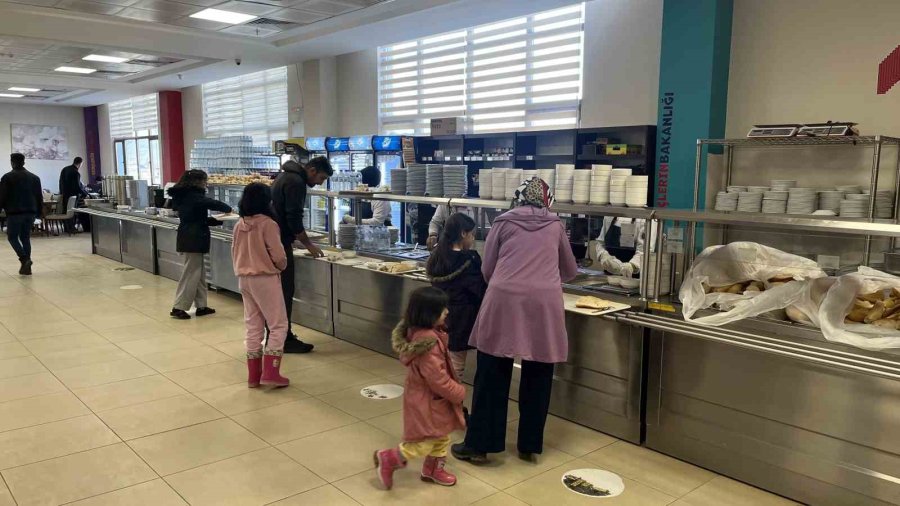 Kyk Yurdunda Kalan Depremzedeler İçin Tüm İmkanlar Seferber Edildi