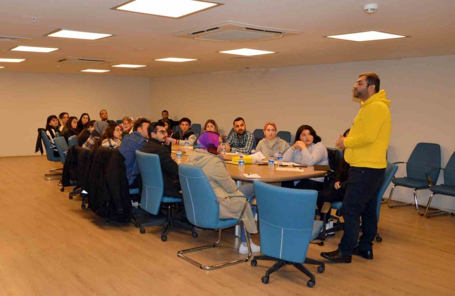 Manavgat Gençlik Meclisi’nden Deprem Sonrası Psikolojik Yardım Eğitimi