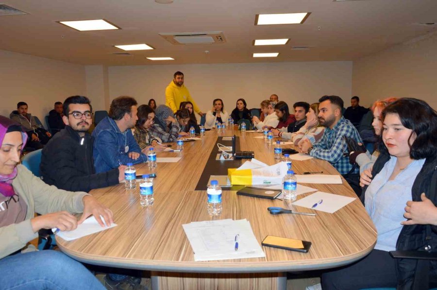 Manavgat Gençlik Meclisi’nden Deprem Sonrası Psikolojik Yardım Eğitimi