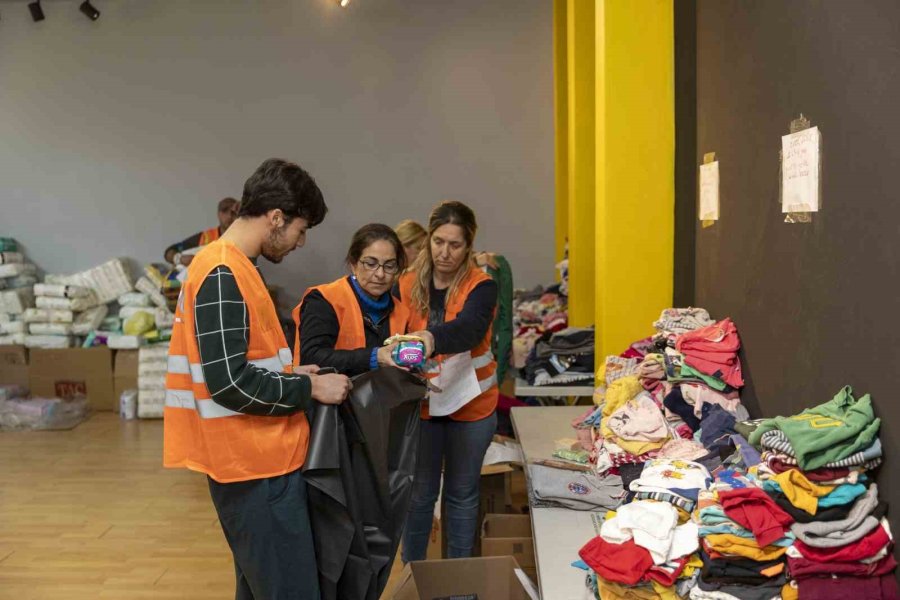 Mersin’de Depremzedeler İçin 7 Dayanışma Merkezi Kuruldu