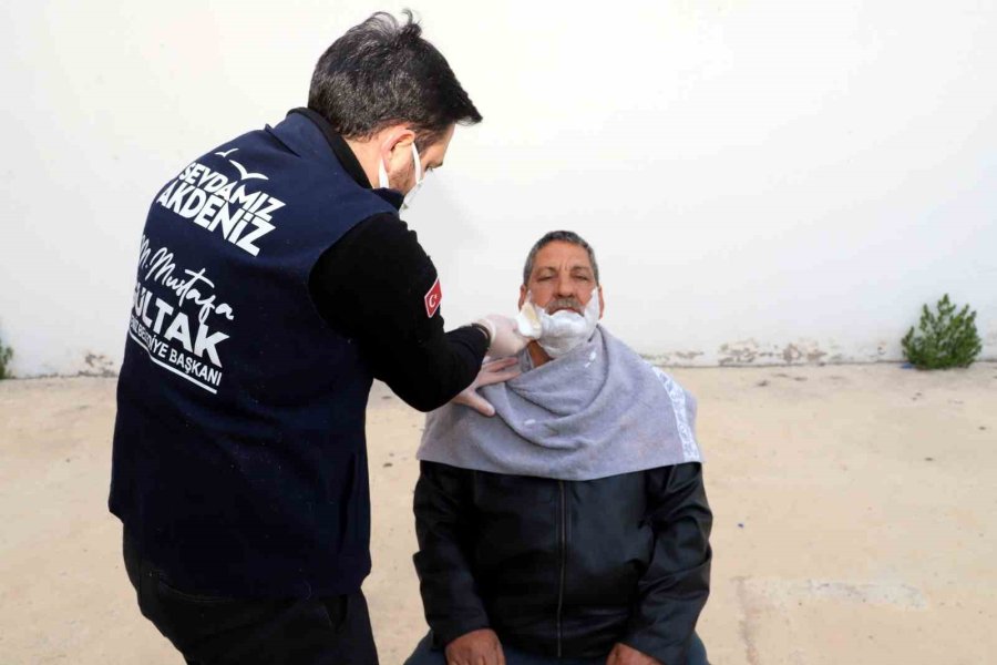 Akdeniz Belediyesi Tüm Birimleriyle Depremzedelerin Yanında