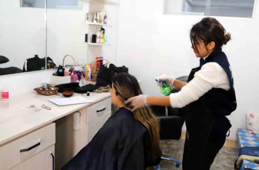 Akdeniz Belediyesi Tüm Birimleriyle Depremzedelerin Yanında