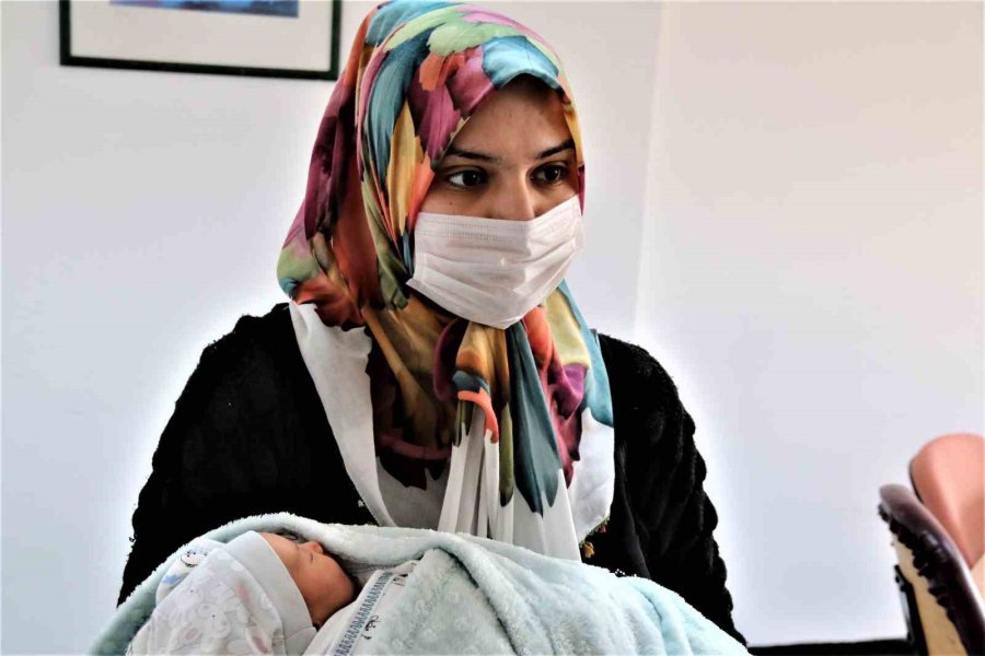 Depremzede Anneden Yürek Burkan Sözler: “kızım Çadırda Sabaha Kadar Su Diye Ağladı”