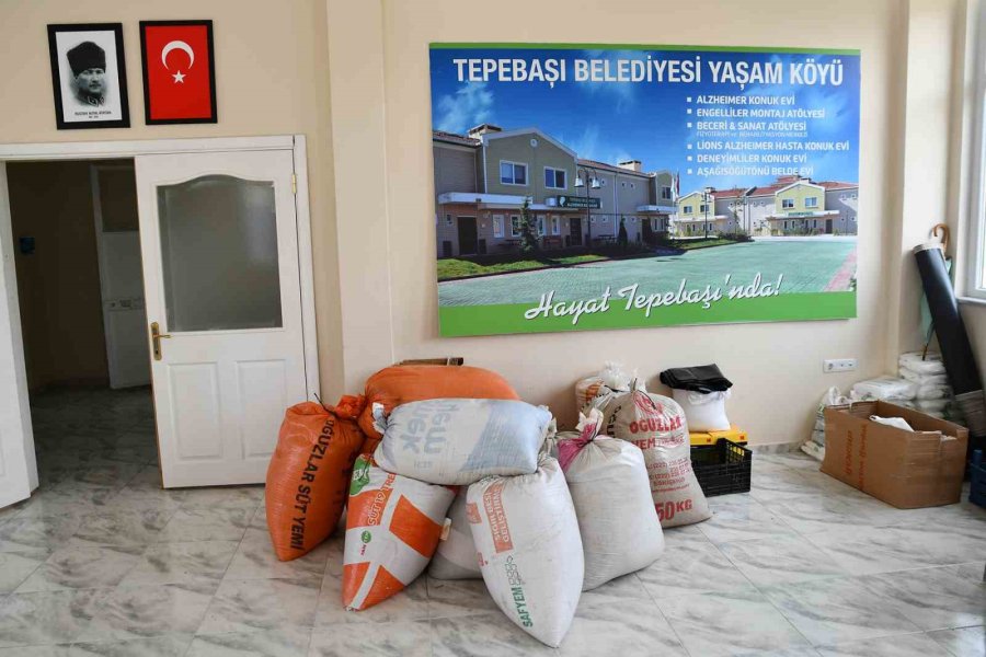 Tepebaşı’ndan Deprem Bölgesindeki Çiftçilere Yem Desteği