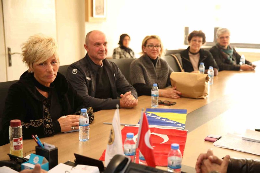 Alanya’daki Boşnaklardan Deprem Bölgesine Konteyner Desteği