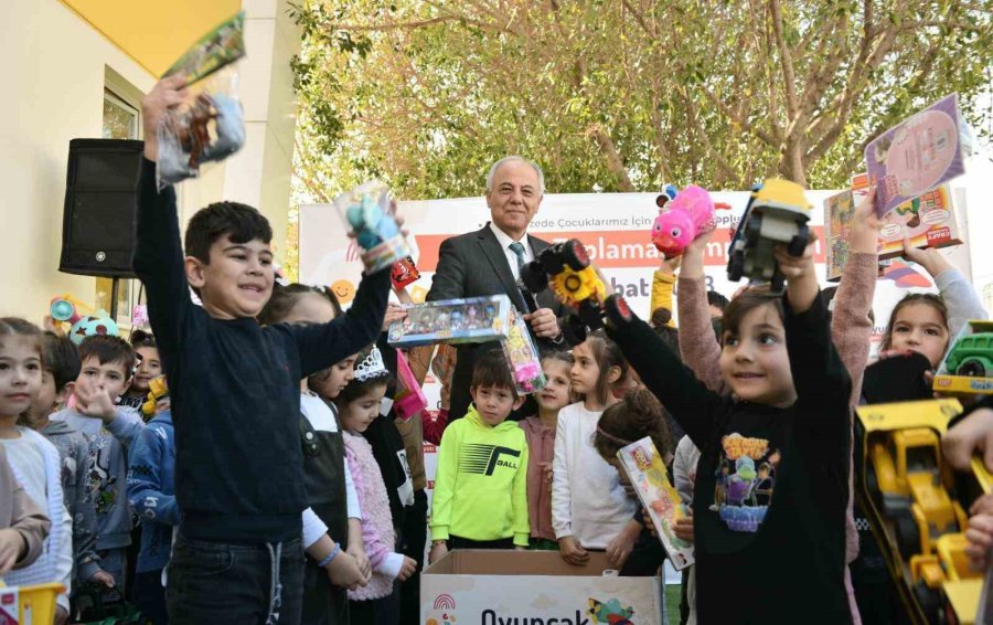 Kepez Kreşlerinden Depremzede Çocuklara Oyuncak Kampanyası