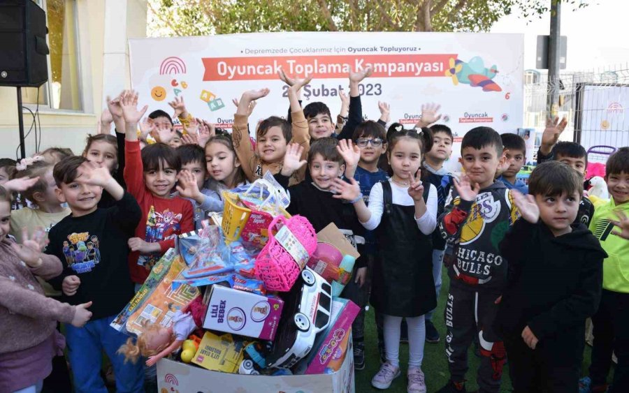 Kepez Kreşlerinden Depremzede Çocuklara Oyuncak Kampanyası
