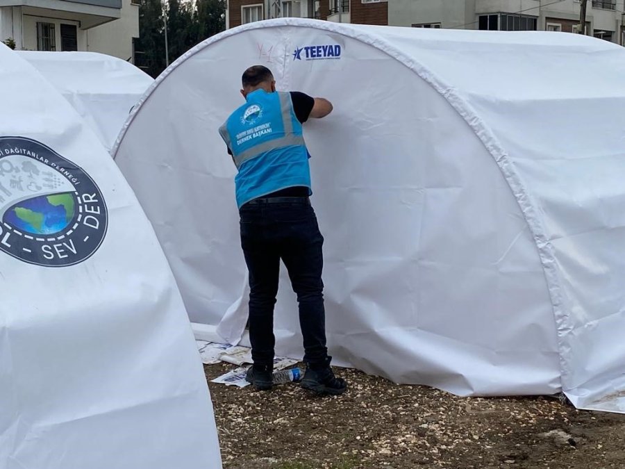 Balayını Bıraktılar, Deprem Bölgesine Yardıma Koştular