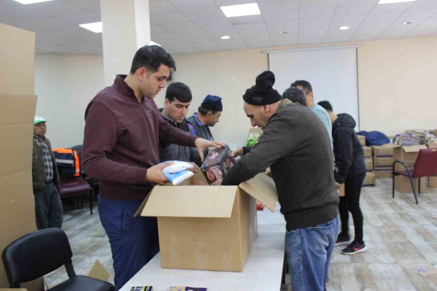 Beylikova Kaymakamı Atak, İlçede Toplanan Yardımları Depremzedelere Bizzat Teslim Etti