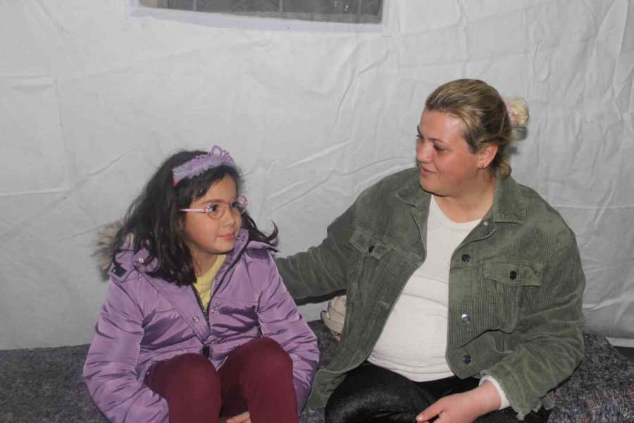 Cumhurbaşkanı Ve Mhp Liderine Sarılan Minik Eylül Yaşadığı Sevinci Anlattı