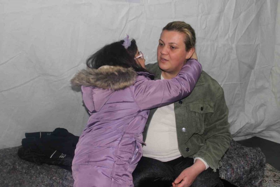 Cumhurbaşkanı Ve Mhp Liderine Sarılan Minik Eylül Yaşadığı Sevinci Anlattı