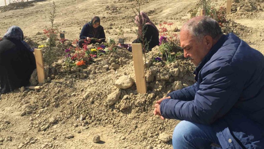 Depremde Ailesini Kaybeden Annenin Feryadı