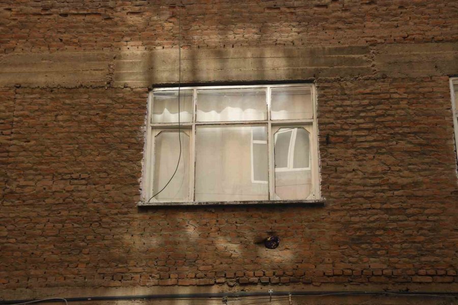 Çoğu 1980’lerde Ateş Tuğla İle Yapılan Evler Depremde Ayakta Kaldı