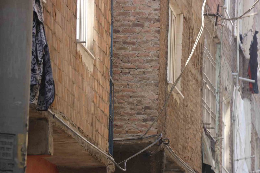 Çoğu 1980’lerde Ateş Tuğla İle Yapılan Evler Depremde Ayakta Kaldı