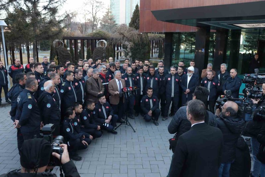 İtfaiye Ekiplerini Karşılayan Büyükkılıç: "duygusal Olmamak İçin Taş Olmak Lazım"