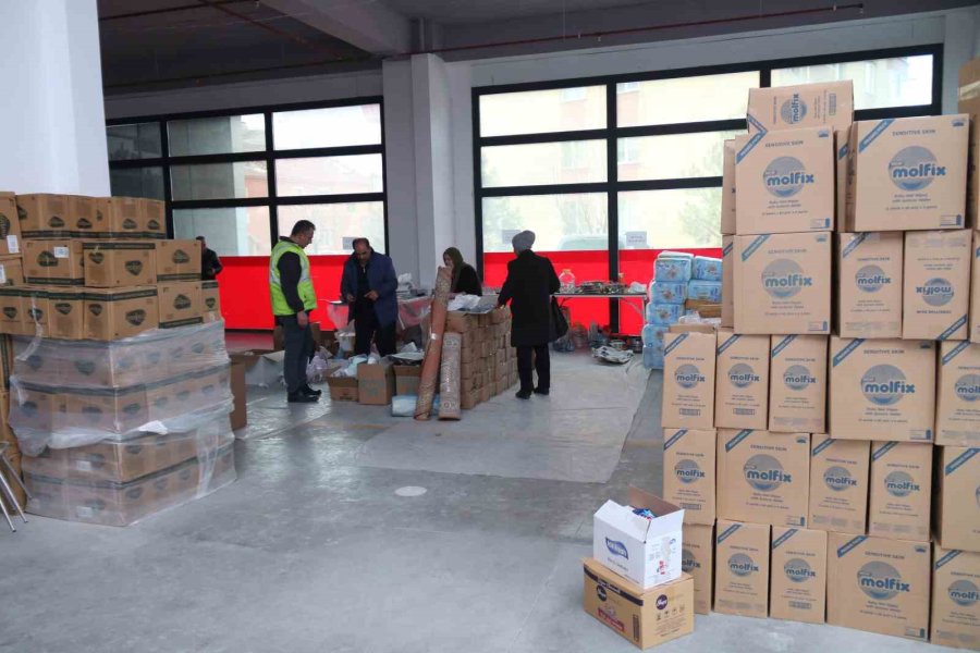 Eskişehir’deki Yardımseverlerden Depremzedeler İçin ‘organize’ Sistem