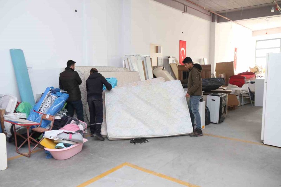 Eskişehir’deki Yardımseverlerden Depremzedeler İçin ‘organize’ Sistem