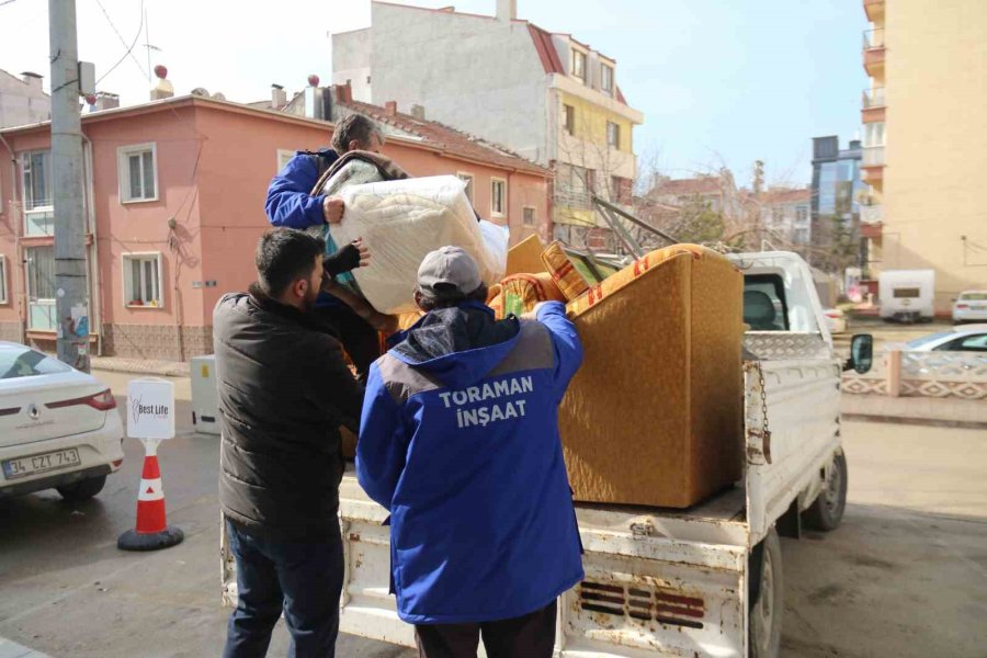 Eskişehir’deki Yardımseverlerden Depremzedeler İçin ‘organize’ Sistem