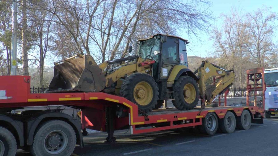 Kayseri’de Belediyelerin Deprem Bölgesine Yardımları Sürüyor
