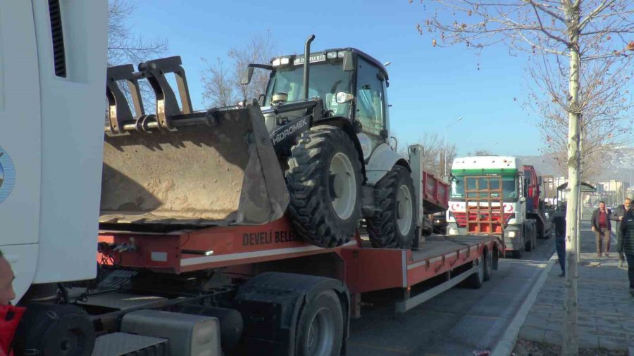 Kayseri’de Belediyelerin Deprem Bölgesine Yardımları Sürüyor