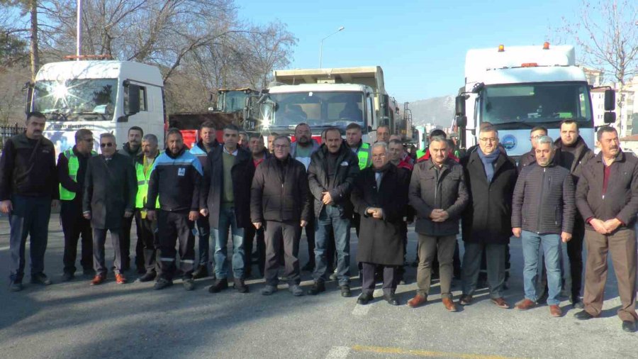 Kayseri’de Belediyelerin Deprem Bölgesine Yardımları Sürüyor