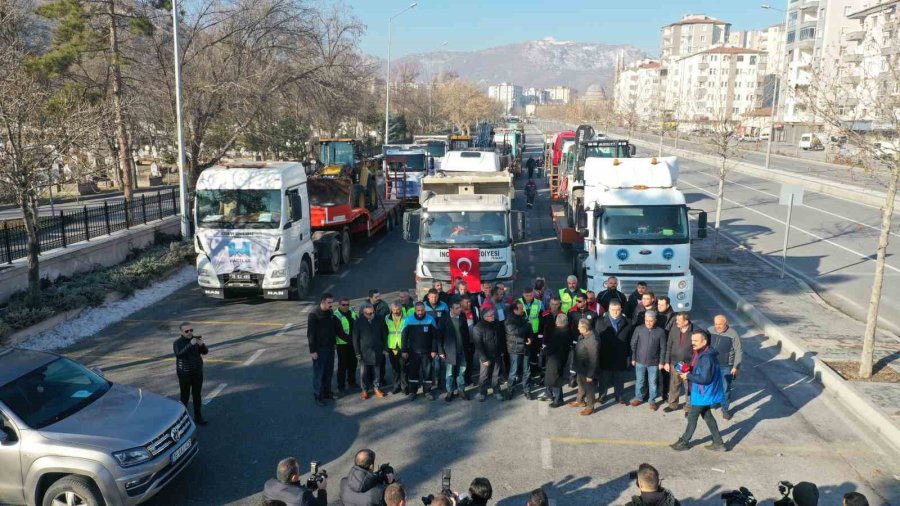 Kayseri’de Belediyelerin Deprem Bölgesine Yardımları Sürüyor