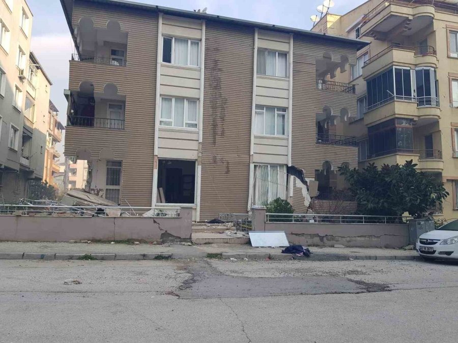 Depremde Ailesini Kaybedip Kayıtlara Ölü Olarak Geçmişti, Adeta Yeniden Doğdu