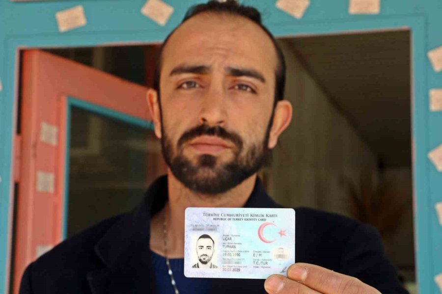 Depremde Ailesini Kaybedip Kayıtlara Ölü Olarak Geçmişti, Adeta Yeniden Doğdu