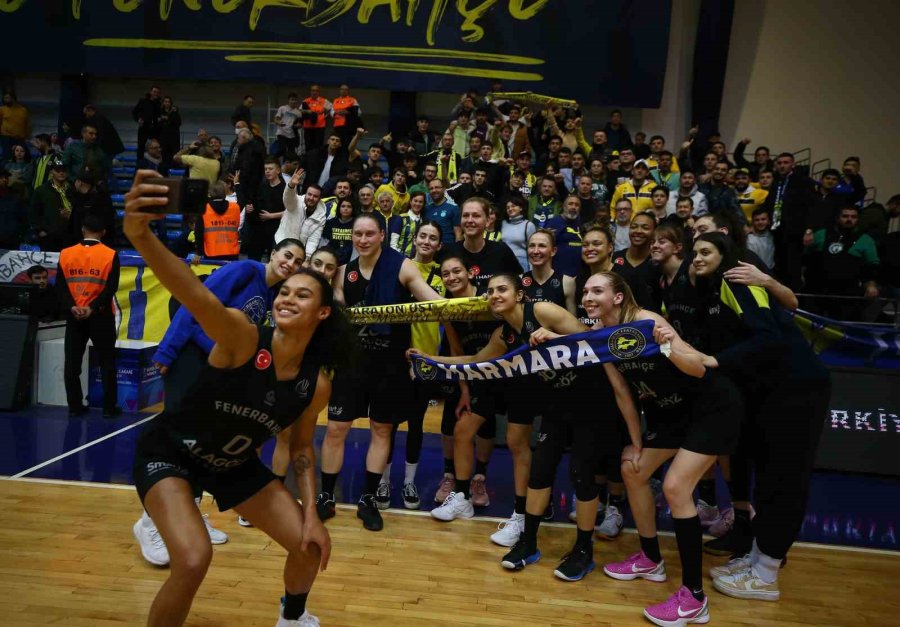 Kadınlar Euroleague: Fenerbahçe: 93 - Valencia Basket: 61