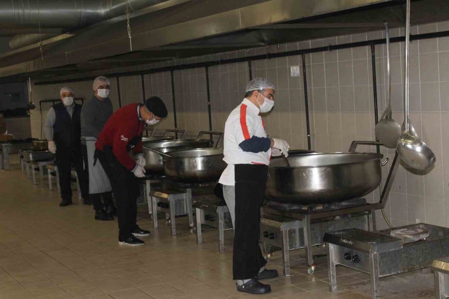 30 Bin Depremzede İçin Osmaniye’de Sıcak Aş