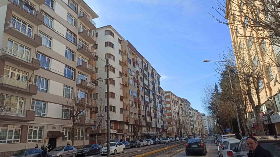 Eskişehirli Esnafların Bazıları Depremzedelere Evini Açtı, Bazıları Kirada İndirim Yaptı