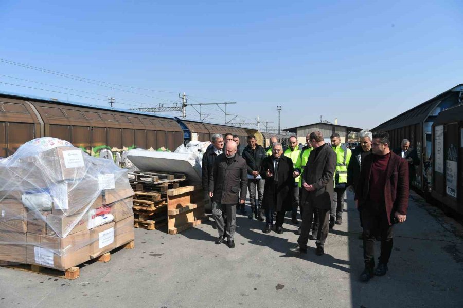 Başkan Büyükkılıç, Tren Garı’ndaki Yardım Çalışmaları Hakkında İnceleme Yaptı
