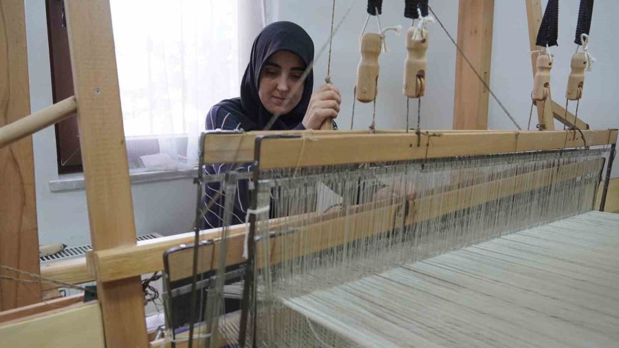 Geleneksel Beypazarı Bürgüsü Atölyesi Depremzedeler İçin Seferber Oldu