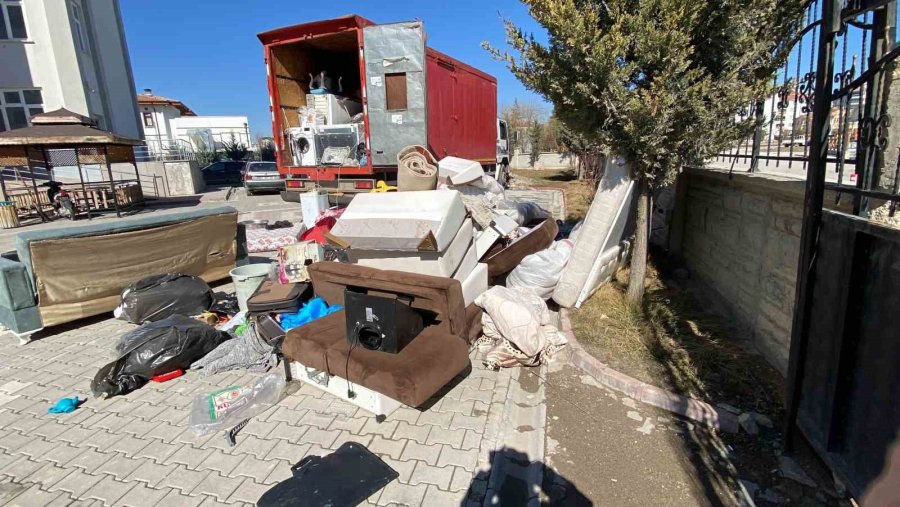 Ev Eşyası Taşıyan Kamyondan 190 Kilogram Esrar Çıktı