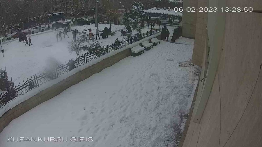 Malatya’da Depremin Yeni Görüntüleri Cami Kamerasına Yansıdı