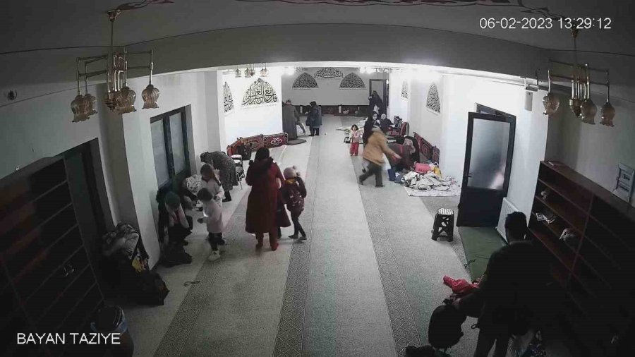 Malatya’da Depremin Yeni Görüntüleri Cami Kamerasına Yansıdı