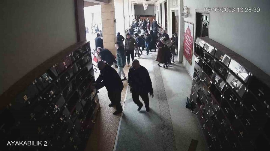 Malatya’da Depremin Yeni Görüntüleri Cami Kamerasına Yansıdı
