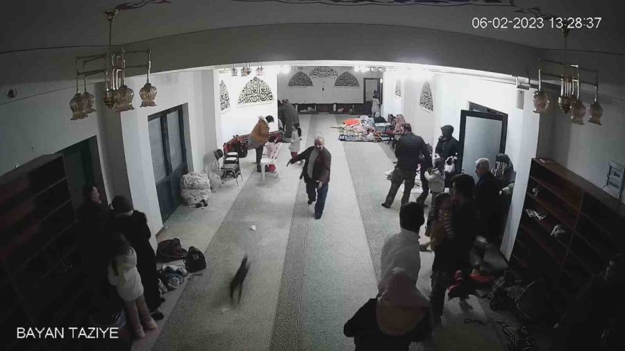 Malatya’da Depremin Yeni Görüntüleri Cami Kamerasına Yansıdı