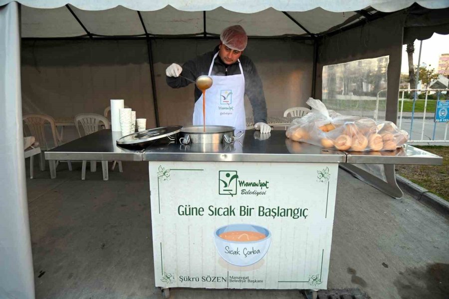 Manavgat Belediyesi’nden Öğrencilere Sıcak Çorba