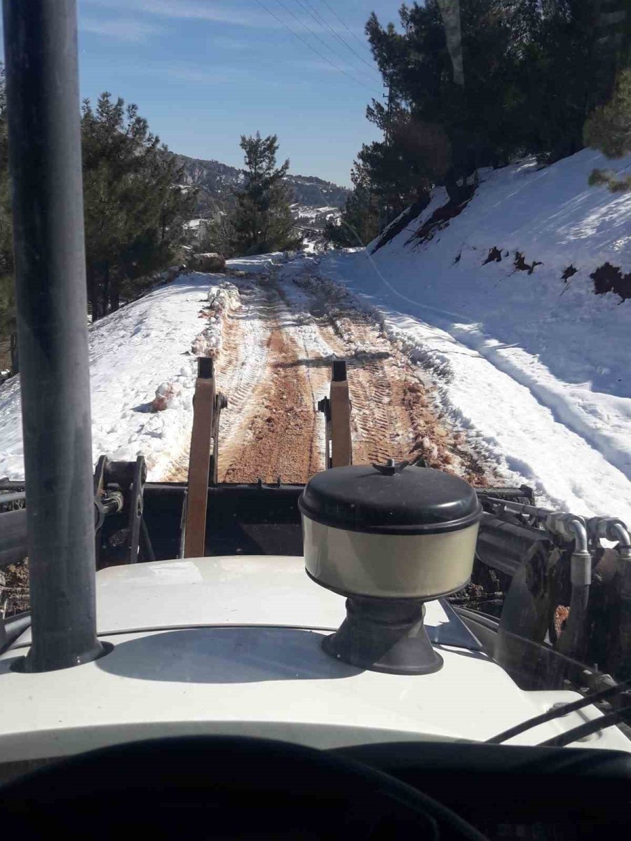 Pursaklar Belediyesi Tüm Birimleriyle Deprem Bölgesinde Çalışmalarını Yürütüyor