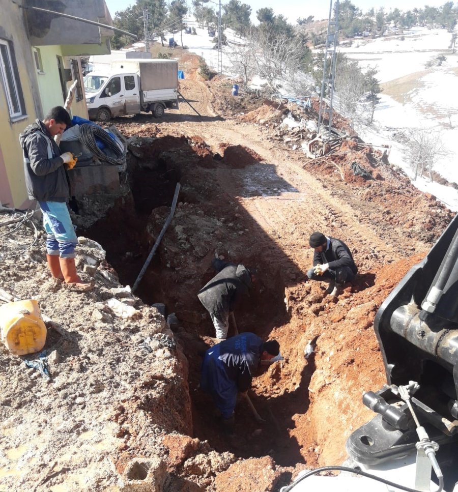 Pursaklar Belediyesi Tüm Birimleriyle Deprem Bölgesinde Çalışmalarını Yürütüyor
