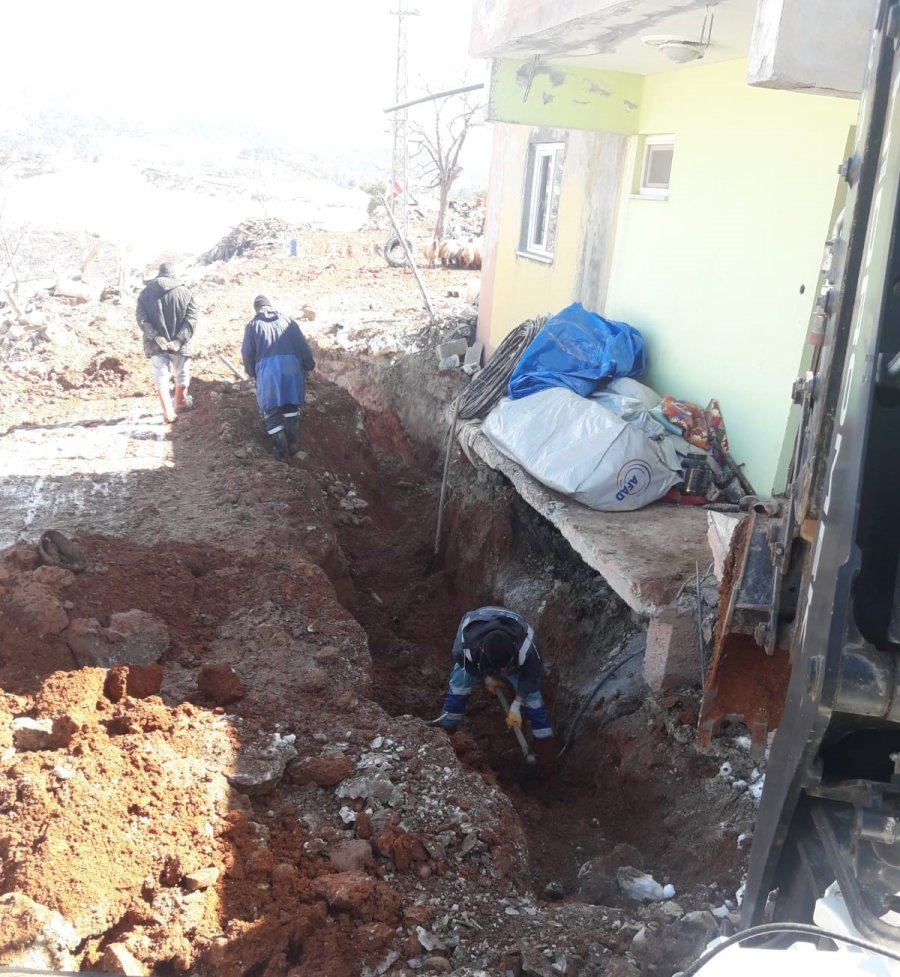 Pursaklar Belediyesi Tüm Birimleriyle Deprem Bölgesinde Çalışmalarını Yürütüyor